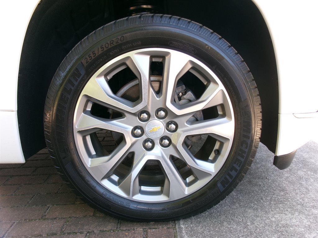 Used 2020 Chevrolet Traverse Premier FWD image 39