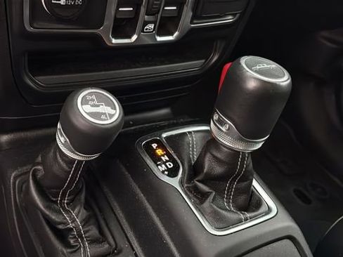 Used 2023 Jeep Gladiator Overland w/ Popular Equipment Package image 25