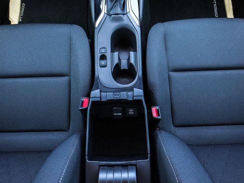 Used 2025 Toyota Corolla LE FWD image 28