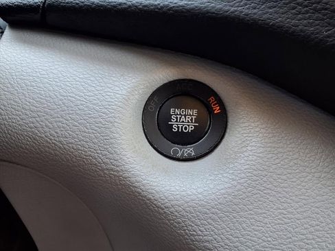 Certified 2021 Jeep Cherokee Latitude Lux w/ Comfort/Convenience Group image 11