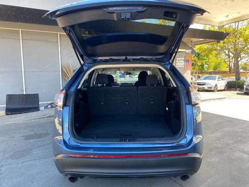 Used 2018 Ford Edge SE image 12