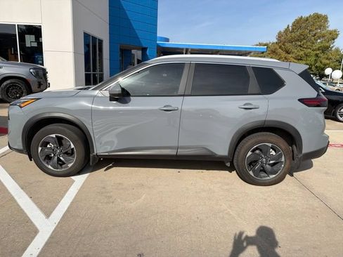 Used 2026 Nissan Rogue SV w/ SV Premium Package FWD image 8