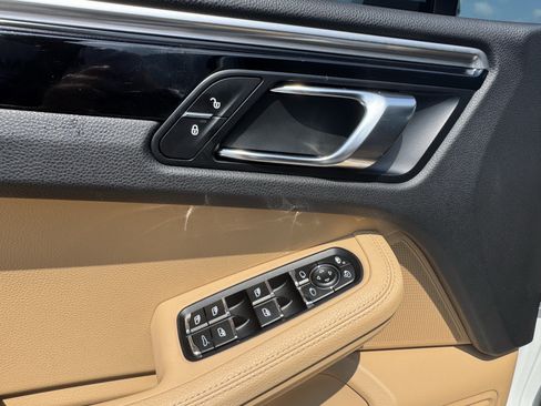 Used 2018 Porsche Macan AWD/4WD image 13