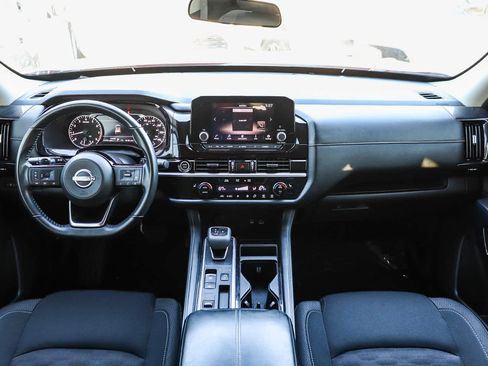 Used 2023 Nissan Pathfinder SV image 7