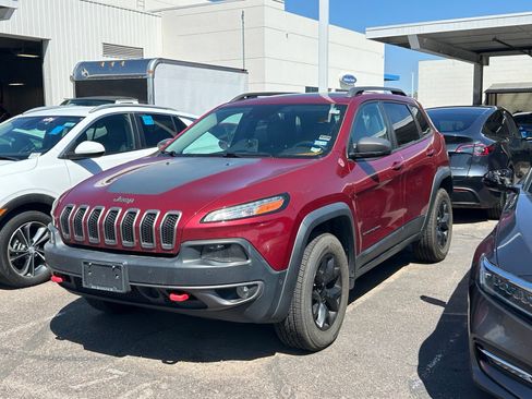 Used 2015 Jeep Cherokee Trailhawk w/ Comfort/Convenience Group AWD/4WD image 1