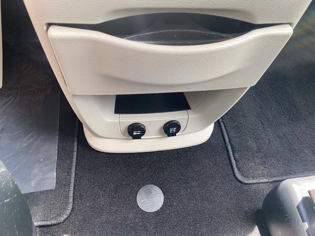 Used 2019 Dodge Grand Caravan SE FWD image 14