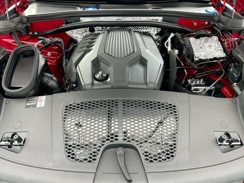 Certified 2026 Porsche Macan AWD/4WD image 30