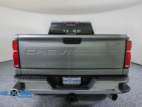 Used 2025 Chevrolet Silverado 2500 LTZ w/ LTZ Convenience Package AWD/4WD image 6