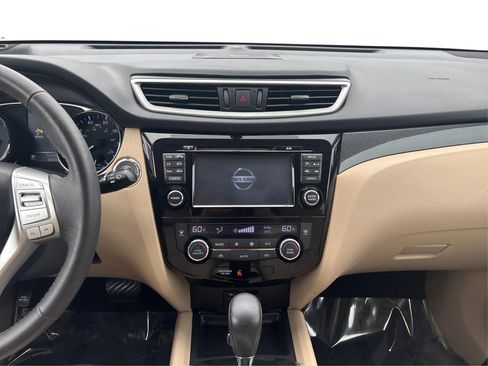 Used 2016 Nissan Rogue SL w/ SL Premium Package image 16