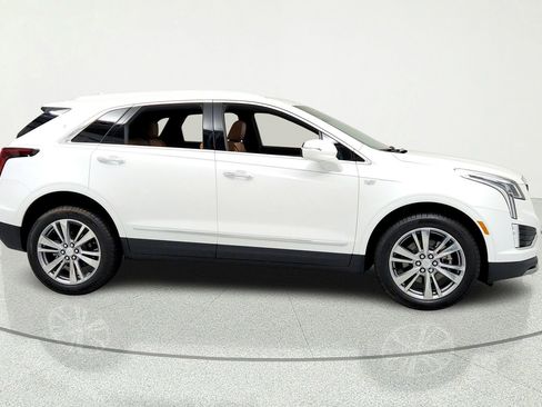 Certified 2025 Cadillac XT5 Premium Luxury w/ LPO, Floor Liner Package AWD/4WD image 6
