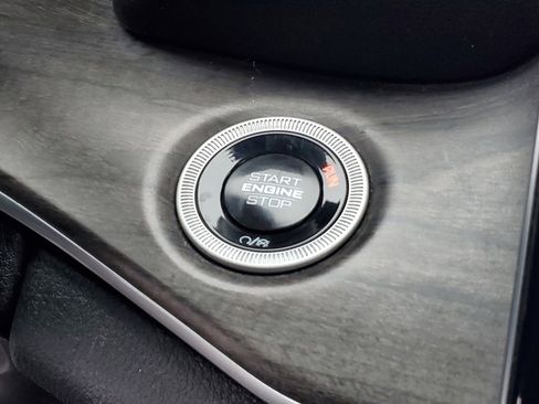 Used 2024 Jeep Grand Cherokee L Limited w/ Luxury Tech Group II image 19