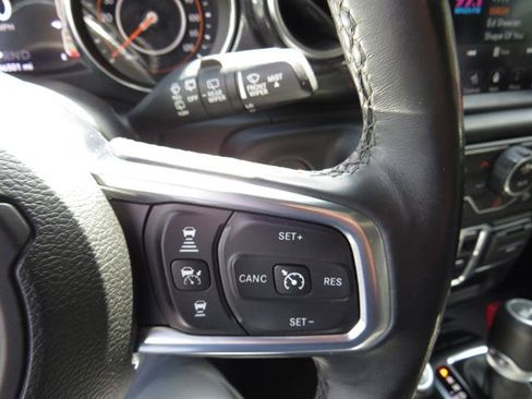 Used 2020 Jeep Wrangler Unlimited Sahara AWD/4WD image 12