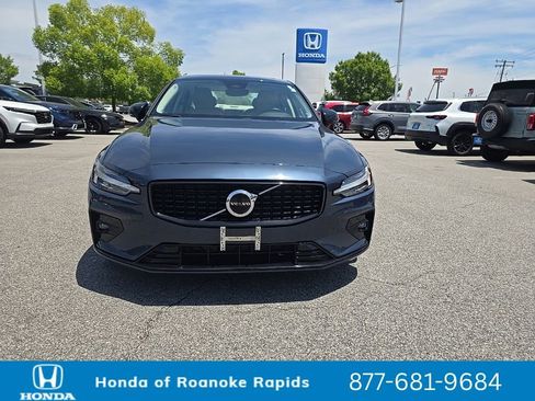 Used 2024 Volvo S60 B5 Core FWD image 8