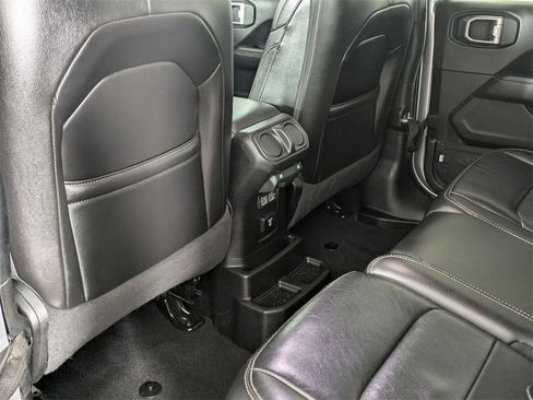 Used 2020 Jeep Wrangler Unlimited Sahara image 23