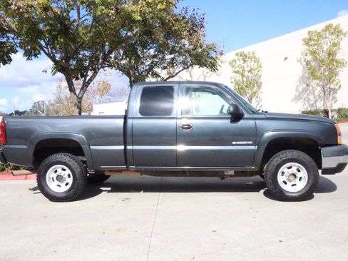 Used 2004 Chevrolet Silverado 2500 LS w/ Skid Plate Package image 14