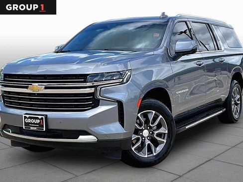 Used 2022 Chevrolet Suburban LT w/ Luxury Package RWD image 1