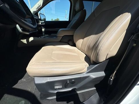 Used 2024 Ford Expedition Limited RWD image 11