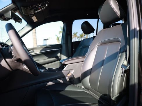 New 2025 Jeep Grand Cherokee Limited w/ Black Appearance Package AWD/4WD image 13
