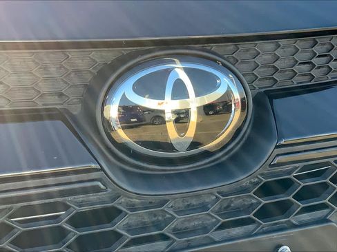 Used 2021 Toyota Corolla LE FWD image 30