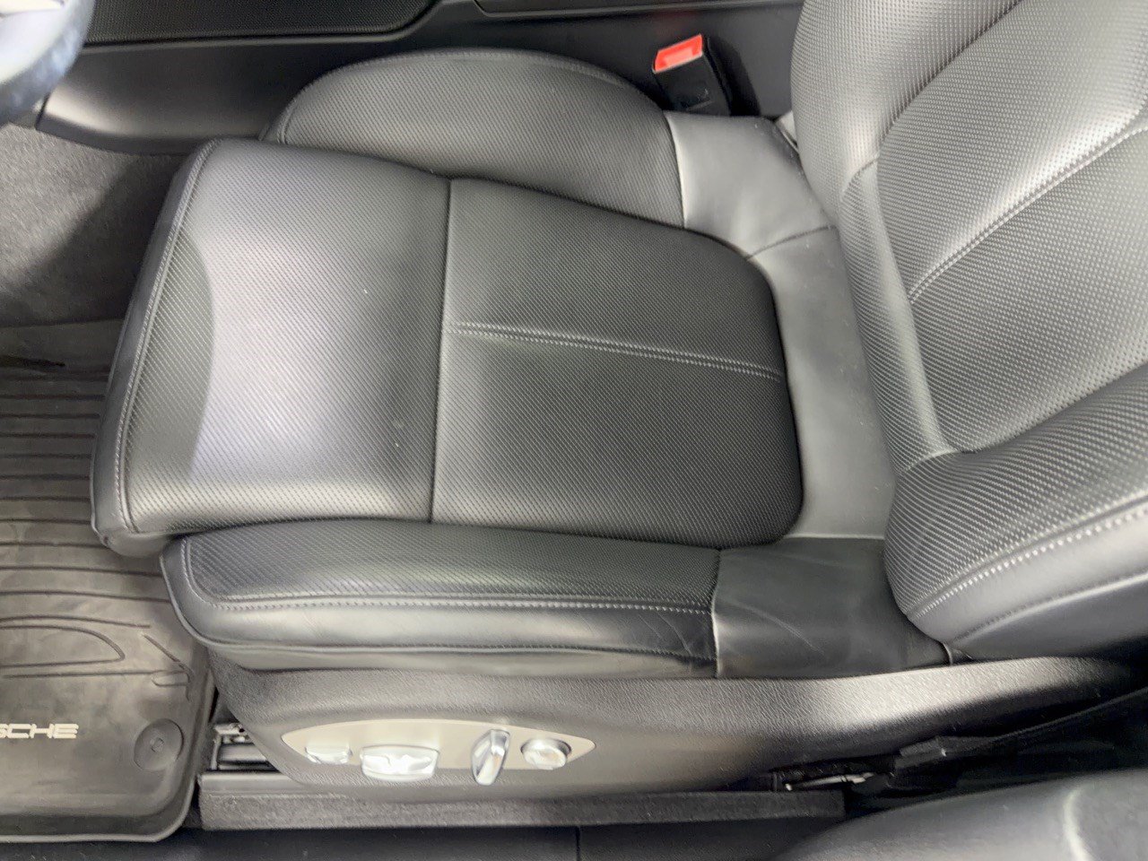 Certified 2025 Porsche Macan Turbo AWD/4WD image 16