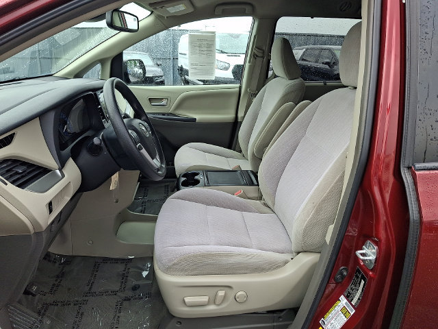 Used 2019 Toyota Sienna LE FWD image 14