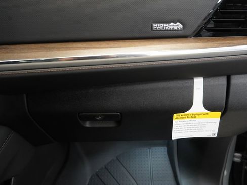 New 2026 Chevrolet Suburban High Country AWD/4WD image 40