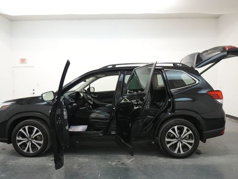 Used 2023 Subaru Forester Limited w/ Popular Package #3 image 28