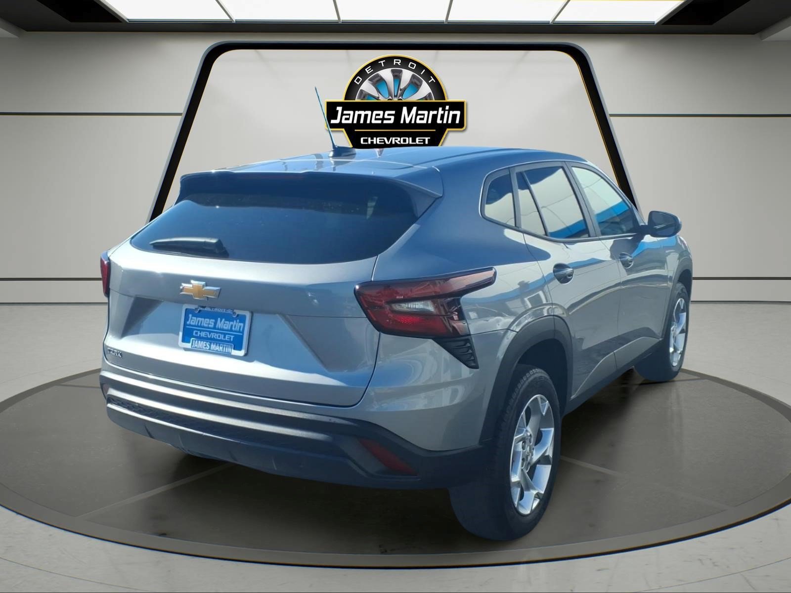 Used 2024 Chevrolet Trax LS w/ LS Convenience Package FWD image 4