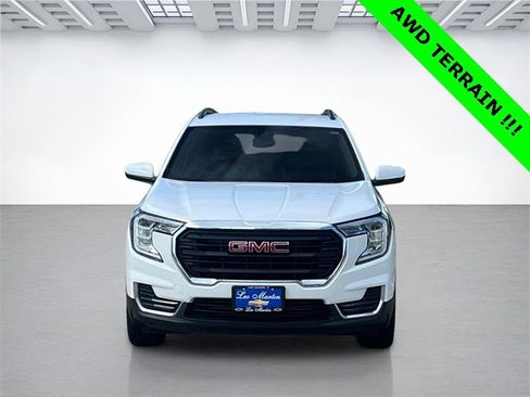 Used 2023 GMC Terrain SLE w/ Driver Convenience Package image 3