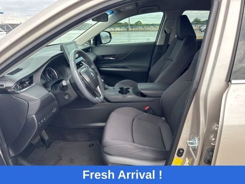 Used 2021 Toyota Venza LE AWD/4WD image 2