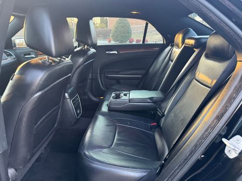 Used 2014 Chrysler 300 AWD w/ Driver Convenience Group image 17