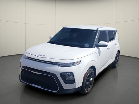 Used 2022 Kia Soul LX w/ Technology Package FWD image 3