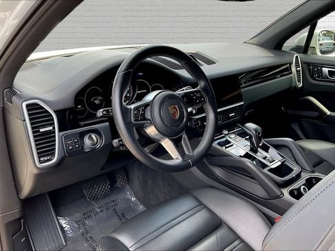 Used 2023 Porsche Cayenne w/ Premium Package AWD/4WD image 16
