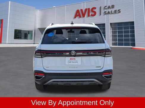 Used 2025 Volkswagen Taos SE AWD/4WD image 7