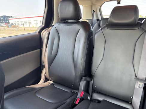 Used 2026 Kia Carnival FWD image 38