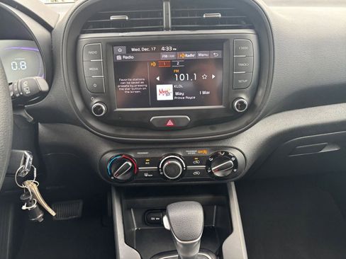 Used 2025 Kia Soul LX w/ LX Technology Package image 18