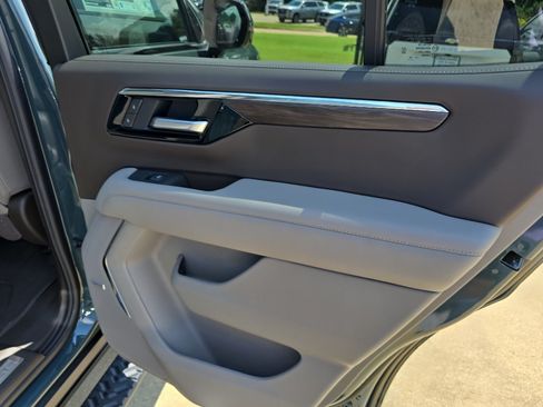 New 2026 Chevrolet Tahoe Z71 w/ Comfort Package AWD/4WD image 18