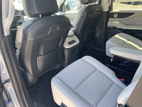 New 2026 Lincoln Navigator Reserve AWD/4WD image 19