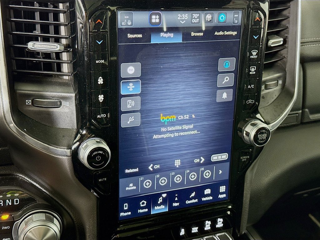 Used 2023 RAM 1500 Laramie AWD/4WD image 8