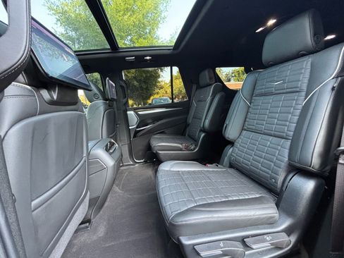 Used 2026 Cadillac Escalade Platinum Sport w/ LPO, ONYX Package AWD/4WD image 19