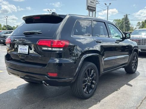 Used 2018 Jeep Grand Cherokee Altitude AWD/4WD image 11