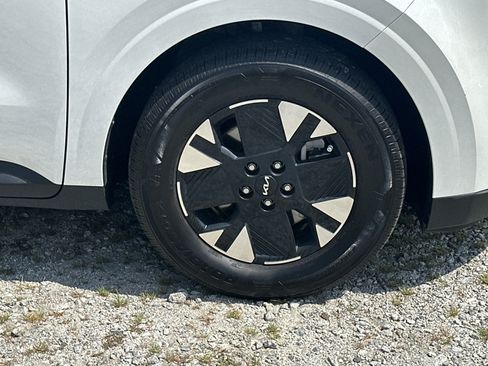 Used 2026 Kia Carnival LXS FWD image 12