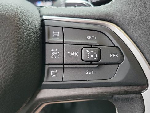 New 2025 Jeep Grand Cherokee Limited w/ Luxury Tech Group II AWD/4WD image 6