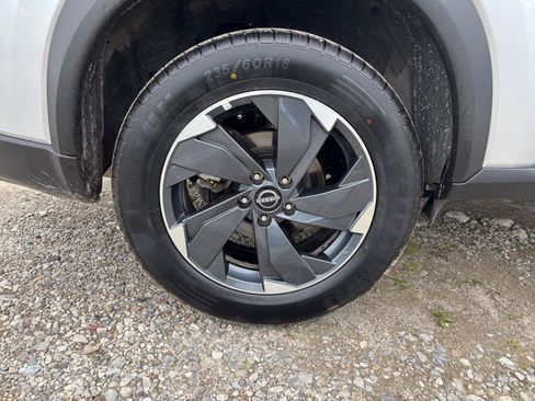 Used 2025 Nissan Rogue SV AWD/4WD image 32