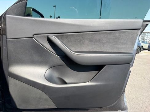 Used 2022 Tesla Model Y Performance AWD/4WD image 11