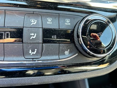 Used 2025 Buick Envista Sport Touring w/ Convenience I Package FWD image 25