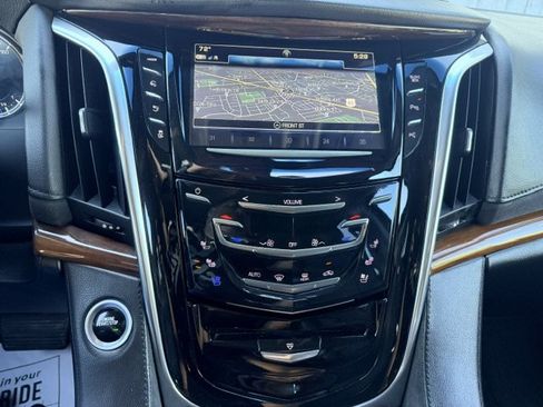 Used 2019 Cadillac Escalade ESV 2WD image 28