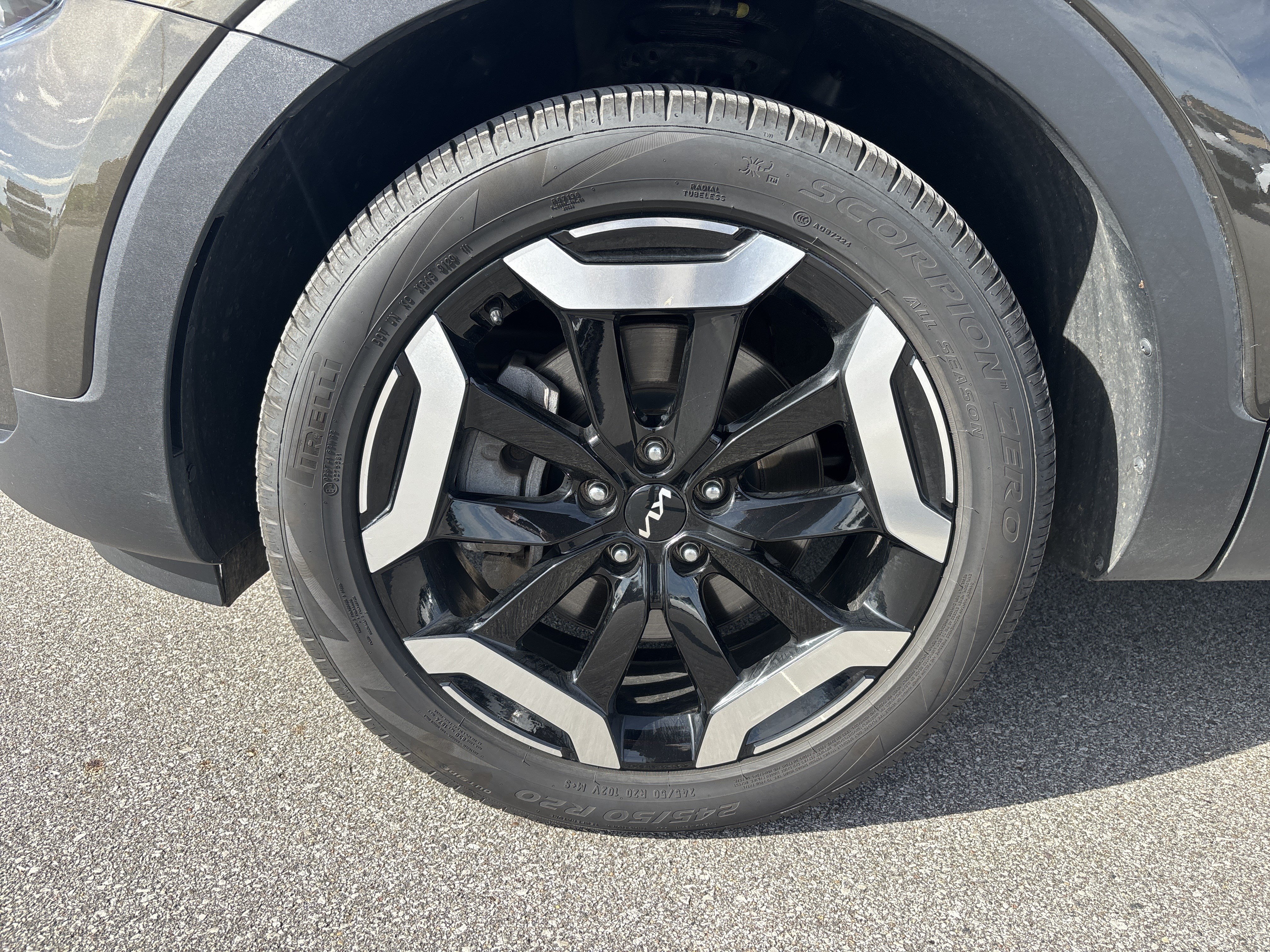 Used 2024 Kia Telluride EX w/ EX Captain's Chair Package AWD/4WD image 9