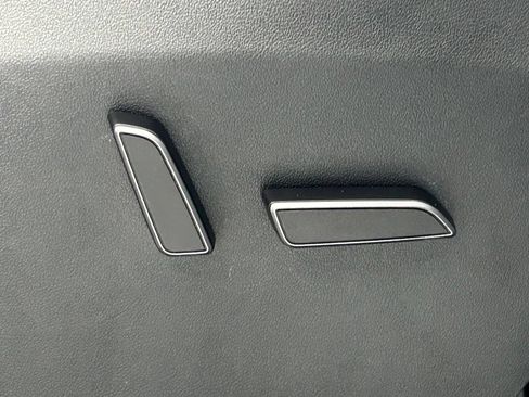 Used 2023 Tesla Model Y Long Range AWD/4WD image 9