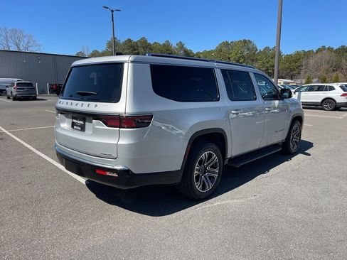 Used 2024 Jeep Wagoneer L Series II w/ Flexible Seating Group image 5